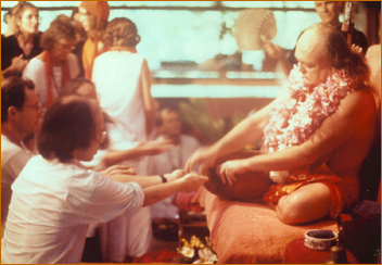 Adi Da giving Chris Tong prasad after the performance